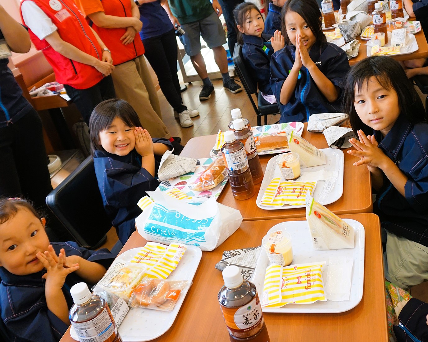 みんなで楽しくお食事の様子